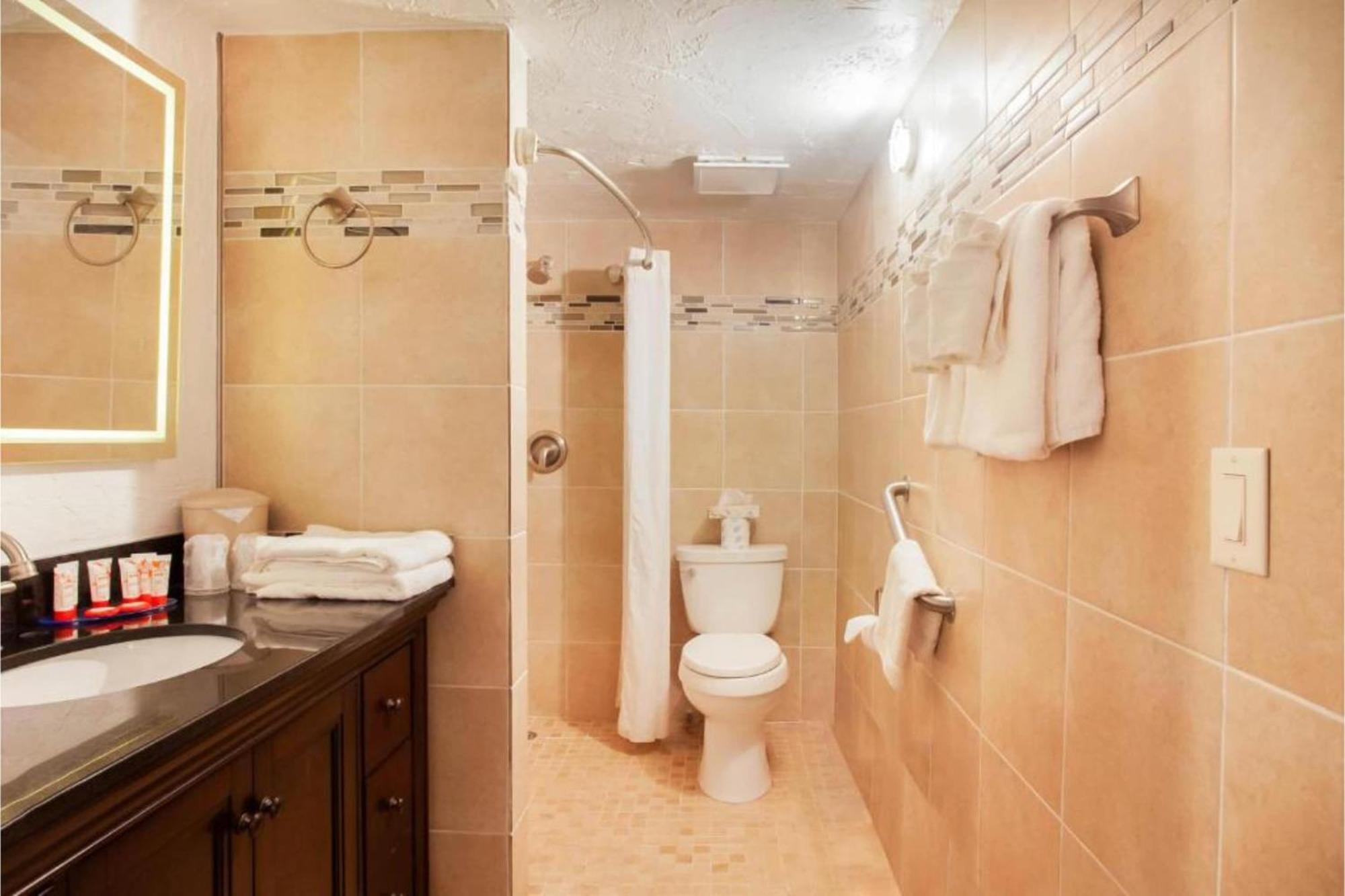 Oyo Waterfront Hotel- Myers, Fl Hotel