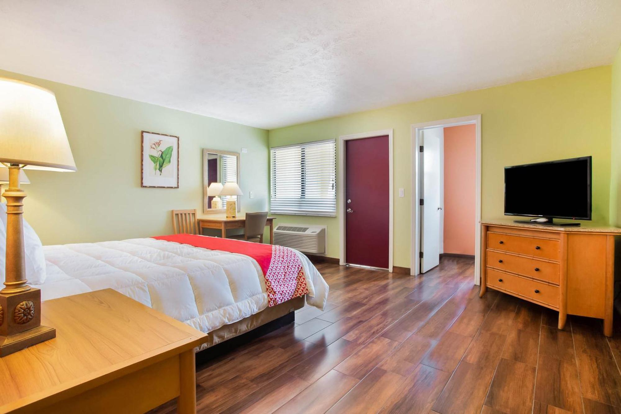 Hotel Oyo Waterfront Hotel- Myers, Fl