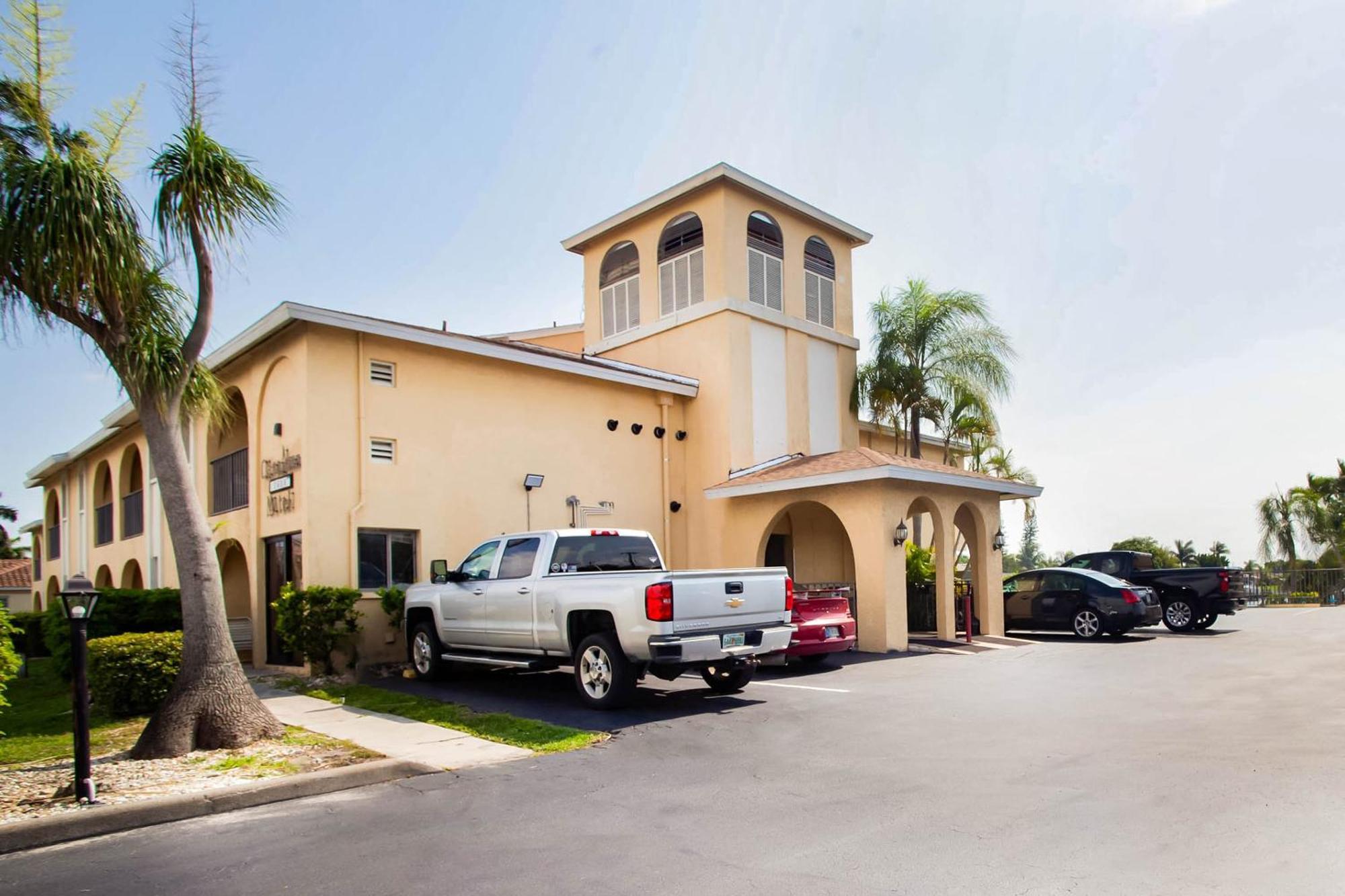 Oyo Waterfront Hotel- Myers, Fl Hotel 2*