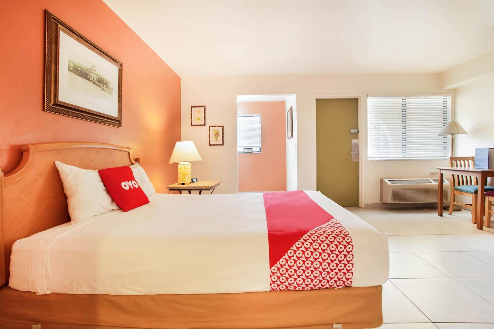 Hotel Oyo Waterfront Hotel- Myers, Fl 2*