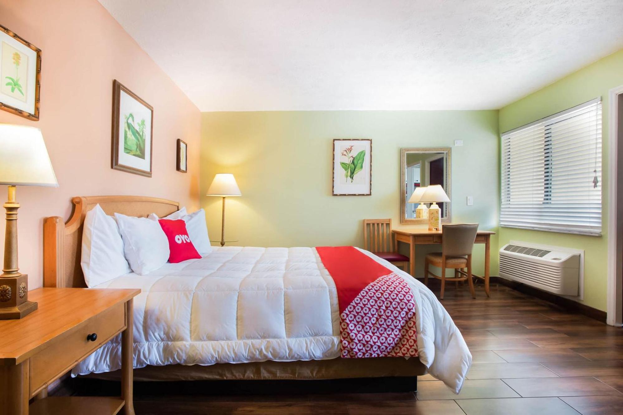 Oyo Waterfront Hotel- Myers, Fl Hotel