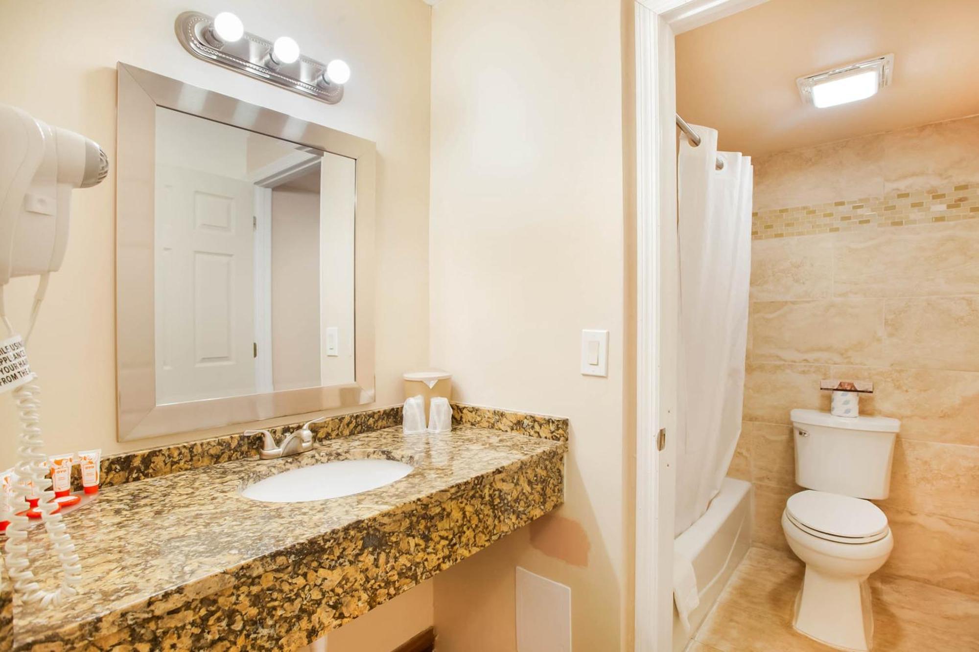 Hotel Oyo Waterfront Hotel- Myers, Fl