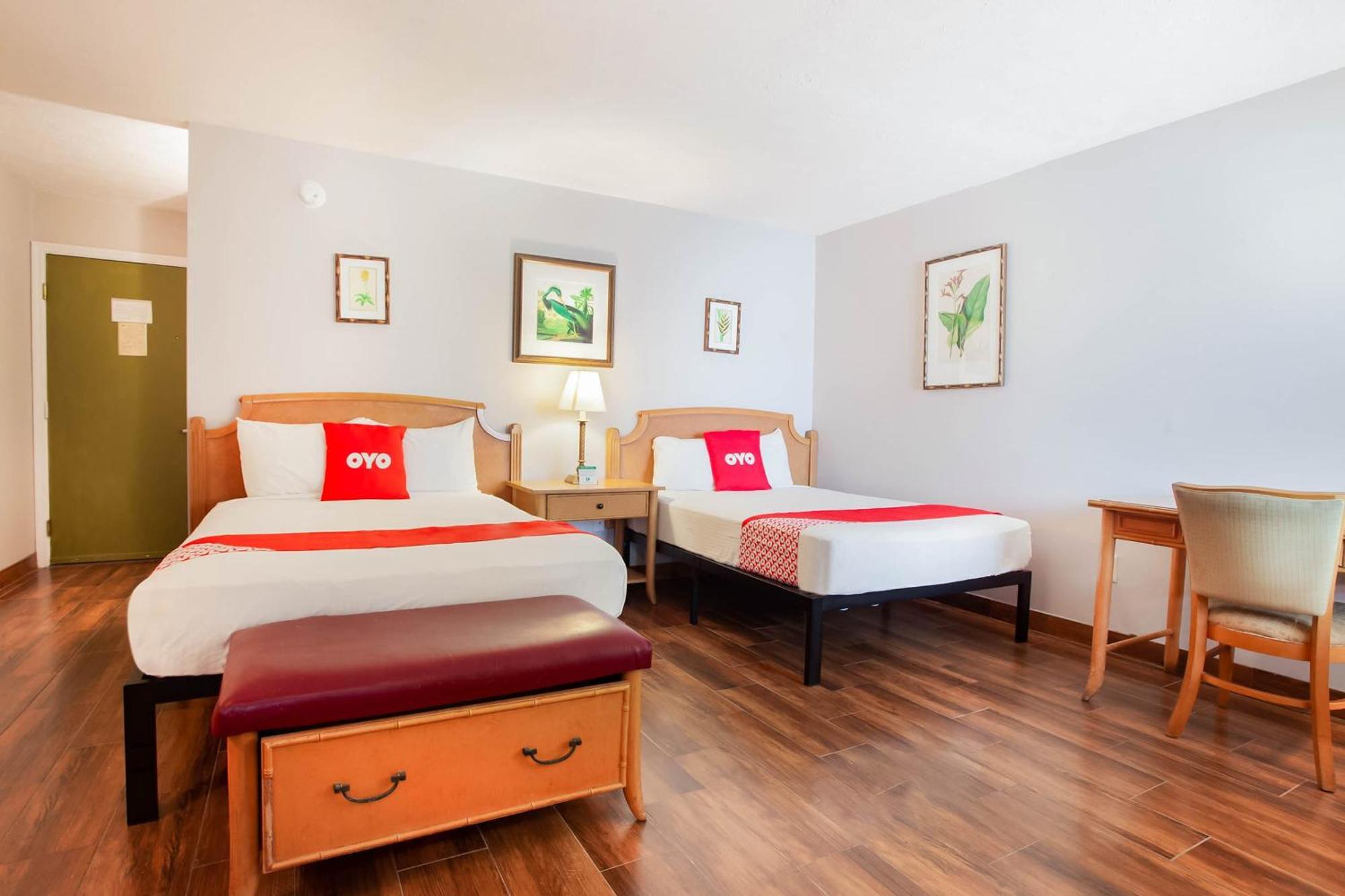 Hotel Oyo Waterfront Hotel- Myers, Fl 2*
