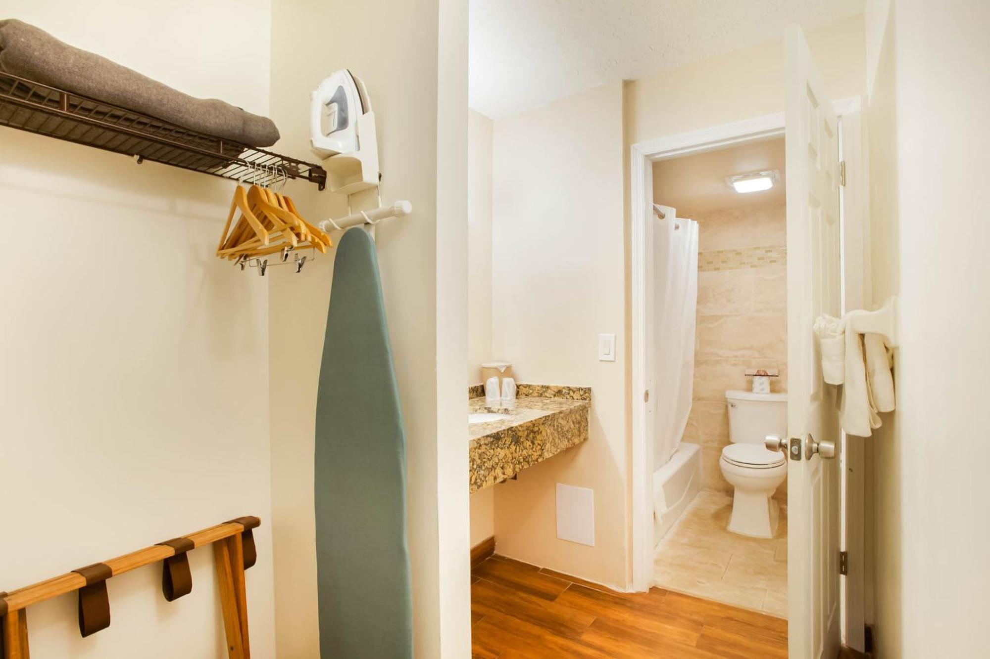Oyo Waterfront Hotel- Myers, Fl Hotel Cape Coral
