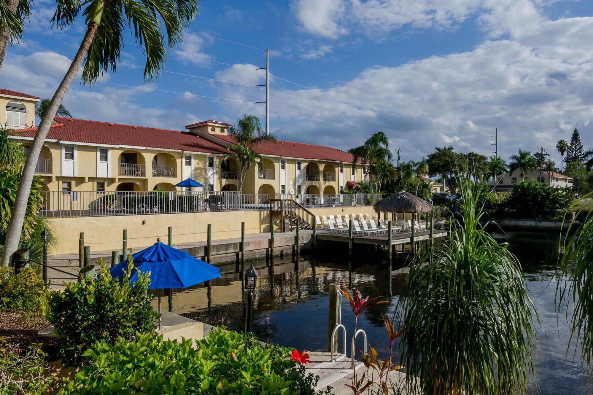 Oyo Waterfront Hotel- Myers, Fl